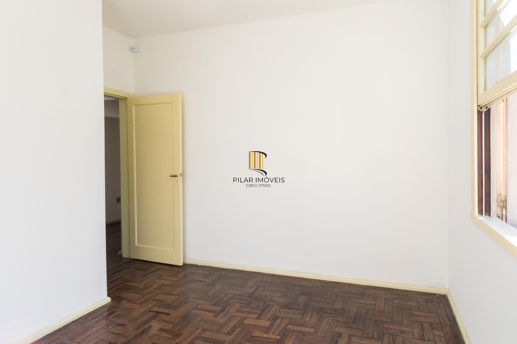 Amplo Apartamento de 3 Dormitórios com Sacada e Garagem na Av. Protásio Alves
