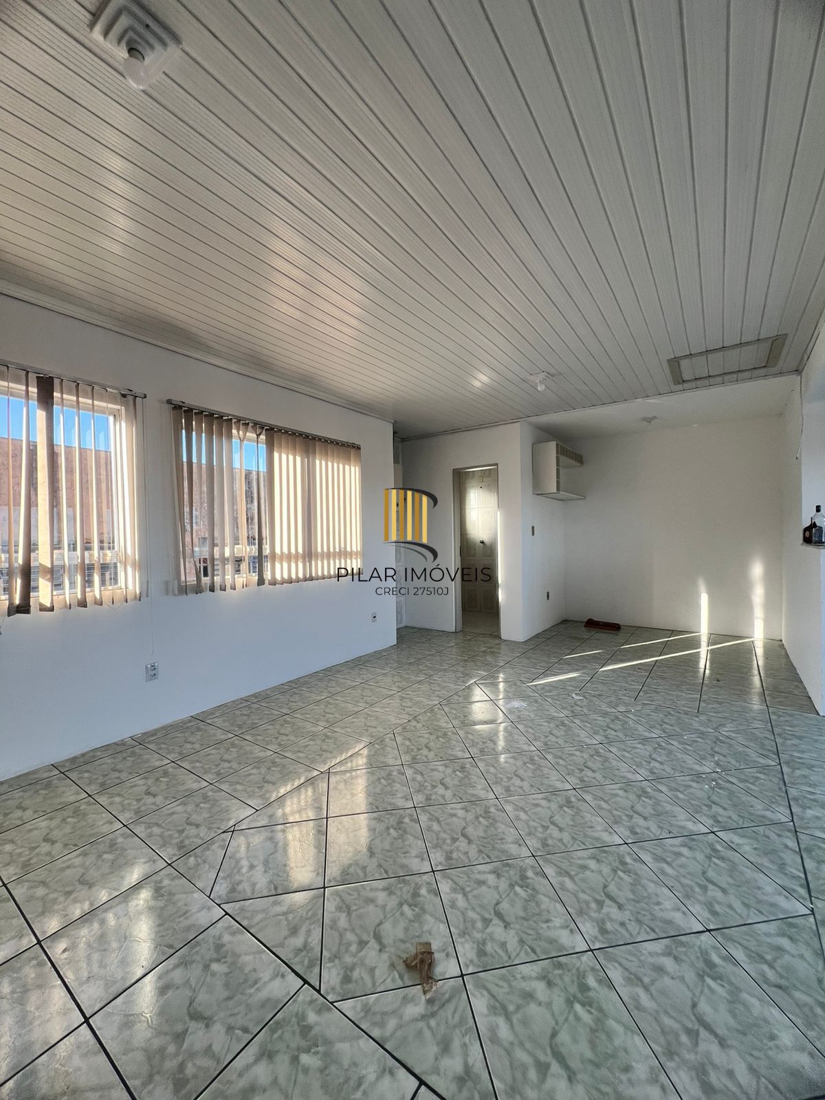 Casa à venda com 215m² na Hípica, 3 quartos sendo 1 suíte e 2 vagas