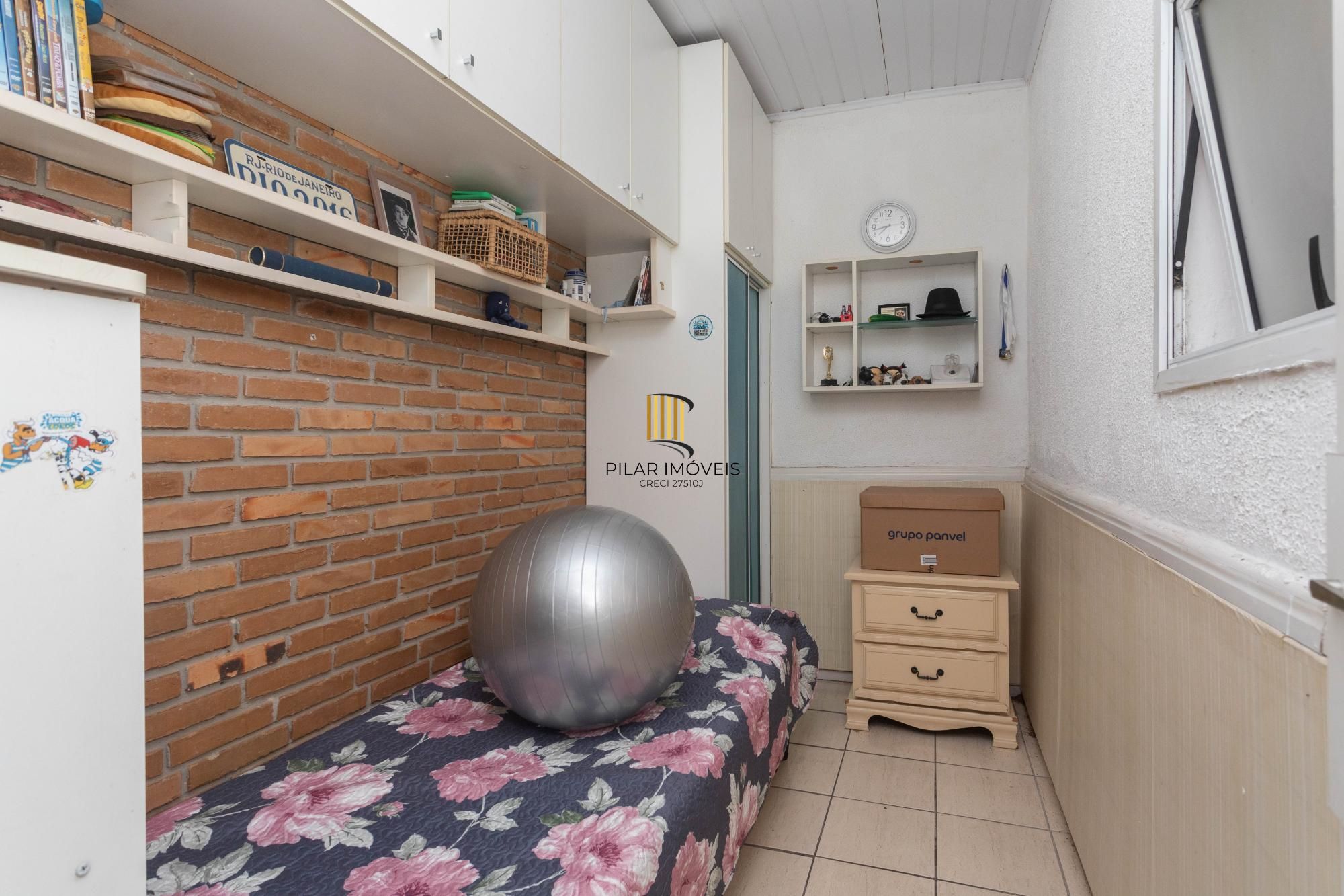 Casa com piscina e 470m2 no Chácara das Pedras