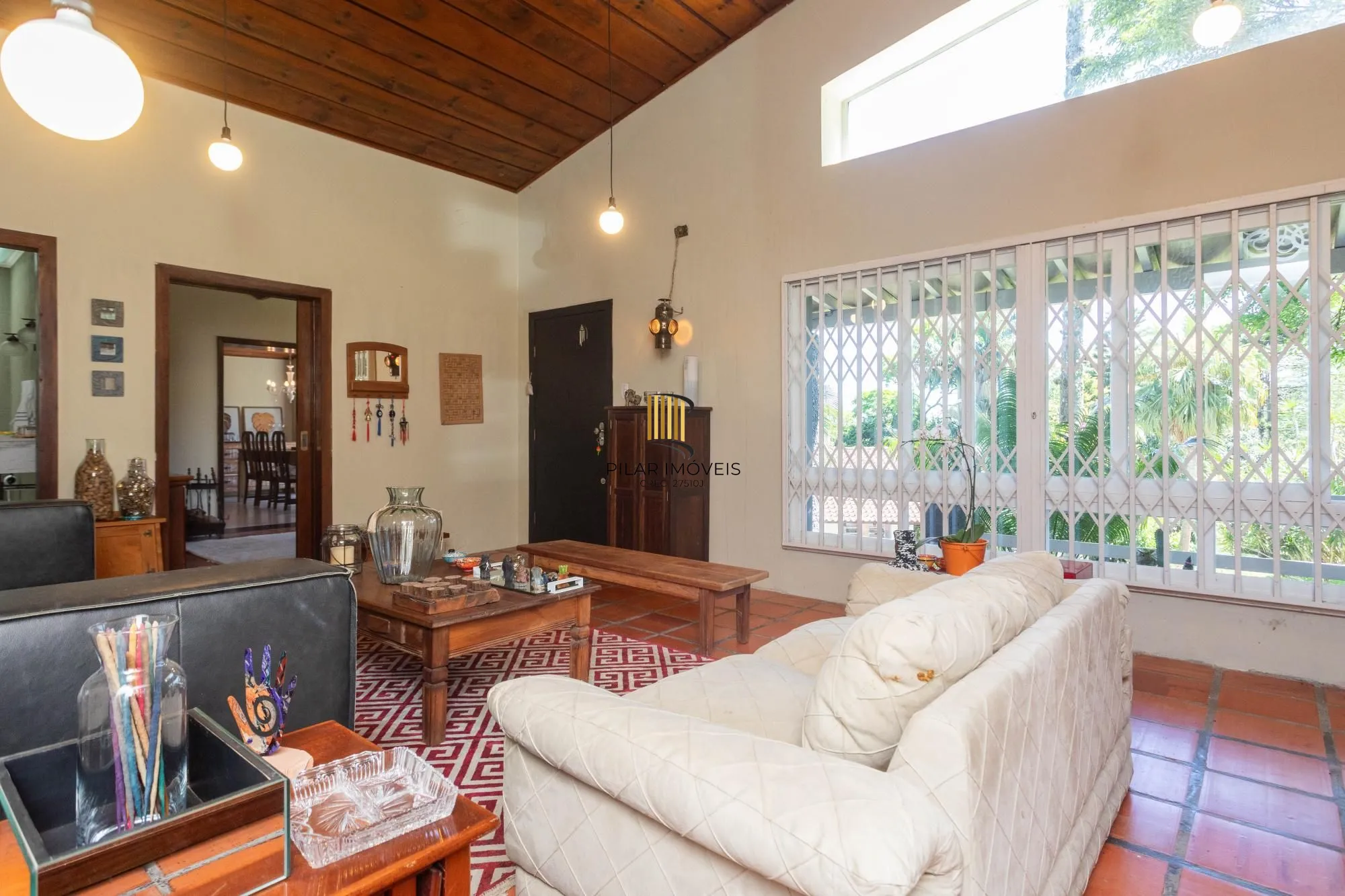 Casa em Condomínio com 5 quartos, 3 vagas e 350m²