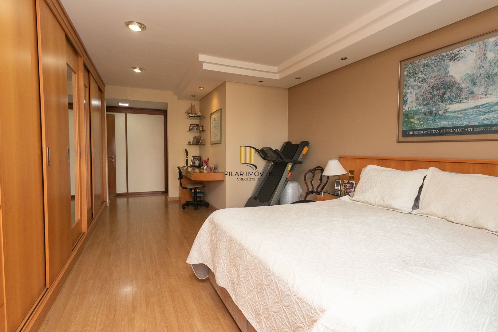 Cobertura com 3 dormitórios, mobiliada com 300 m²