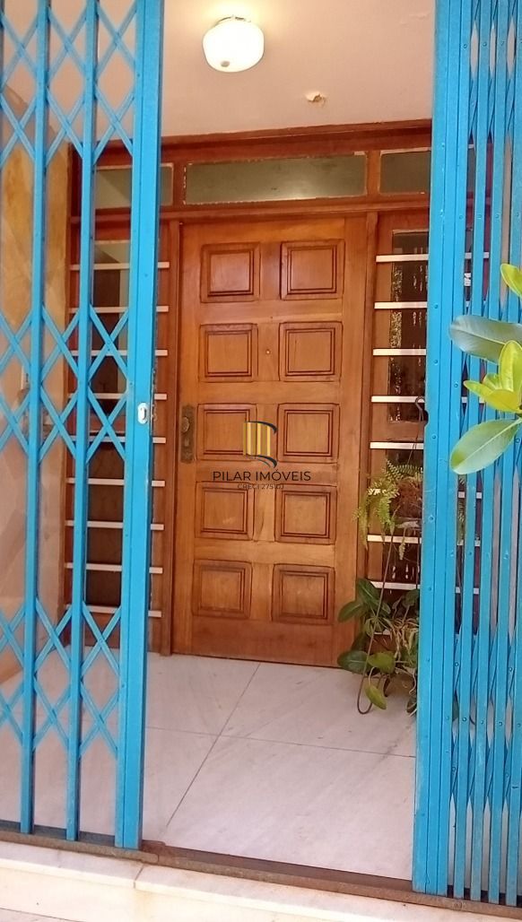 Casa 5 dormitórios no bairro Glória