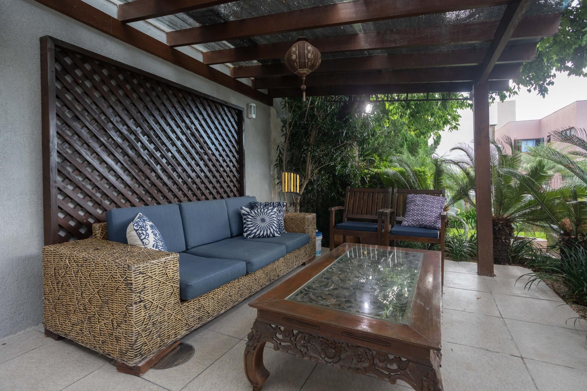 Casa com piscina no Chácara das Pedras