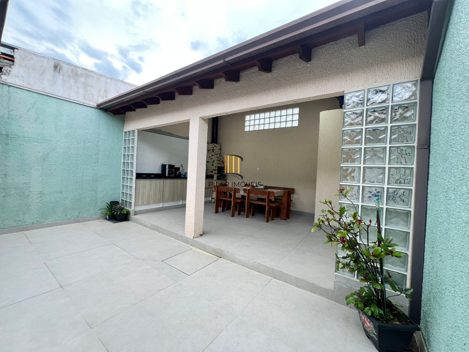 Casa na zonal de 3 dormitórios