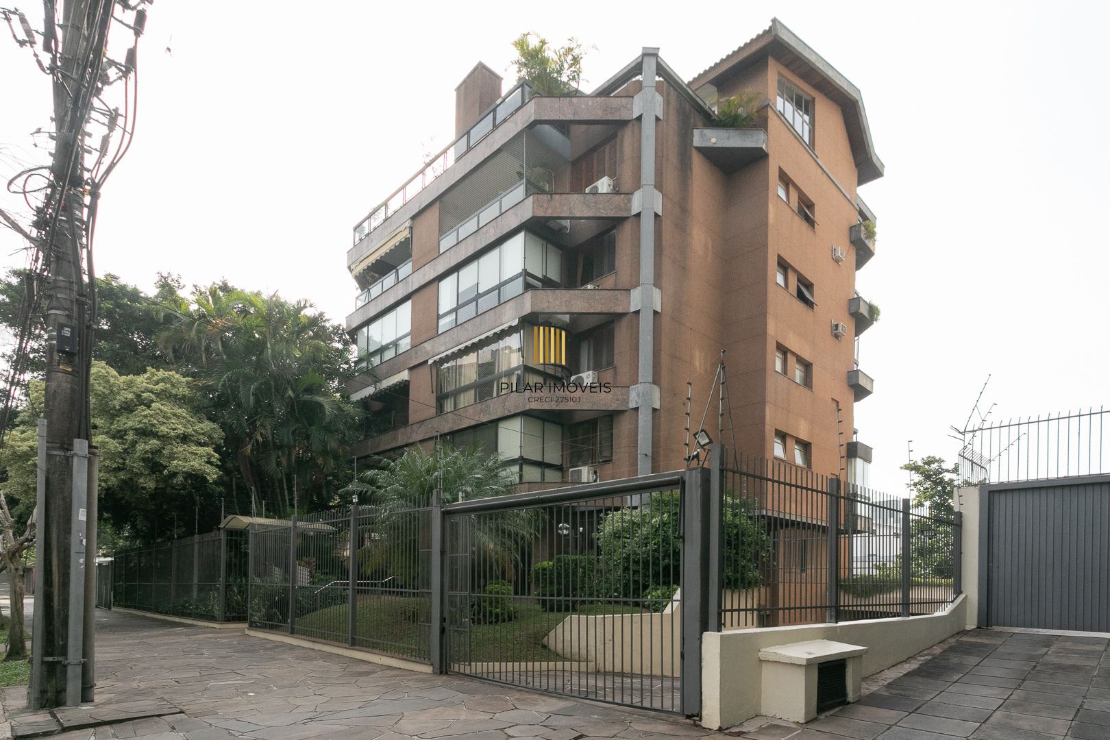 Cobertura com 3 dormitórios, mobiliada com 300 m²