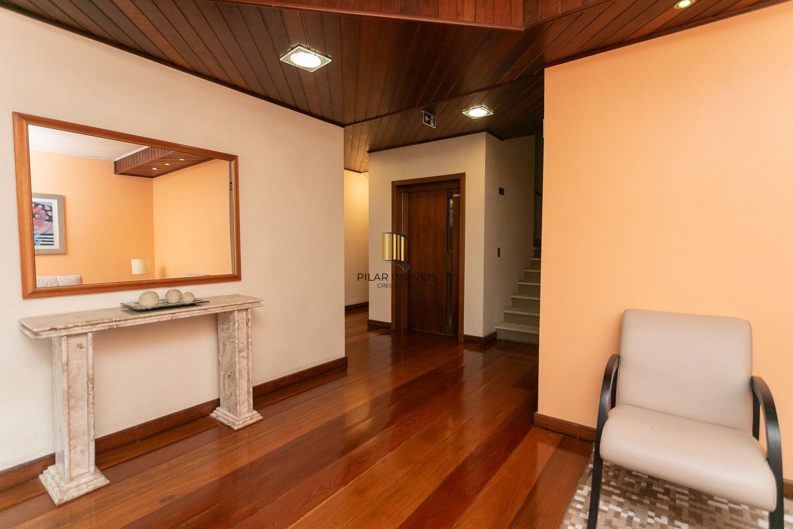 Cobertura com 3 dormitórios, mobiliada com 300 m²