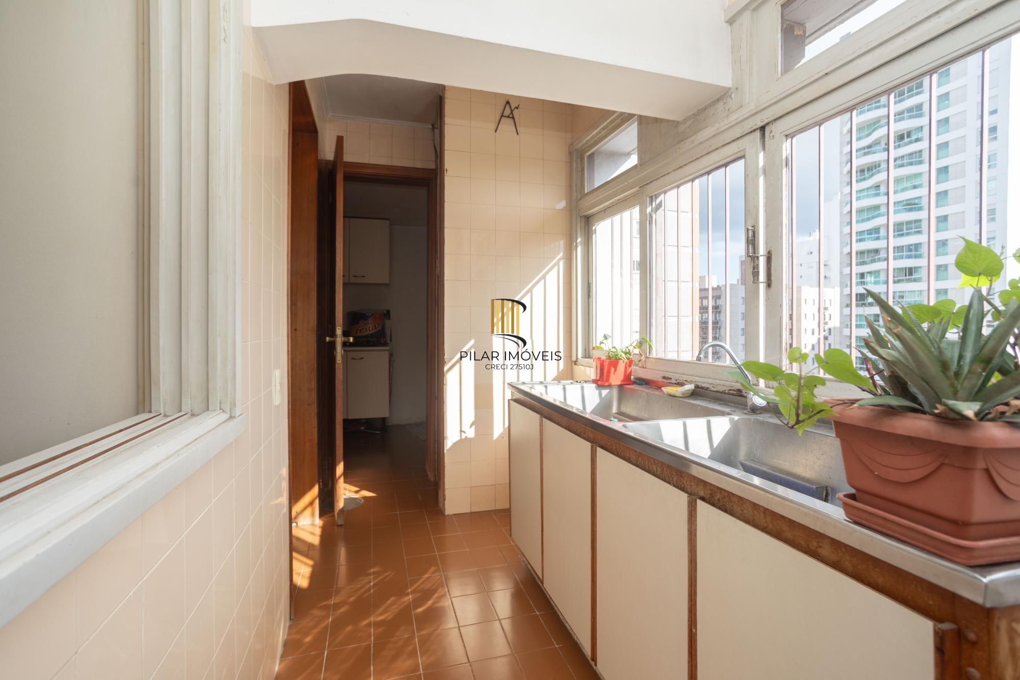 Cobertura na esquina da Nilo Peçanha com Carlos Gomes