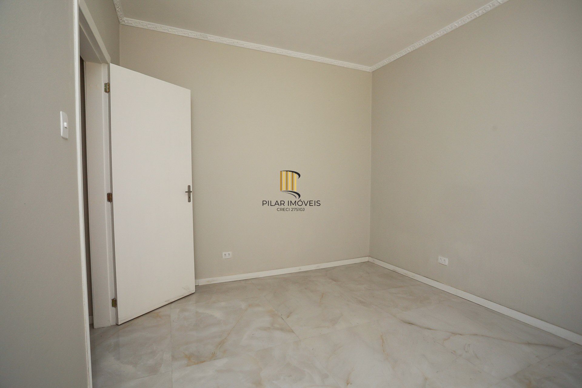 Apartamento Reformado no Menino Deus – 2 Dormitórios, Ótima Posição Solar