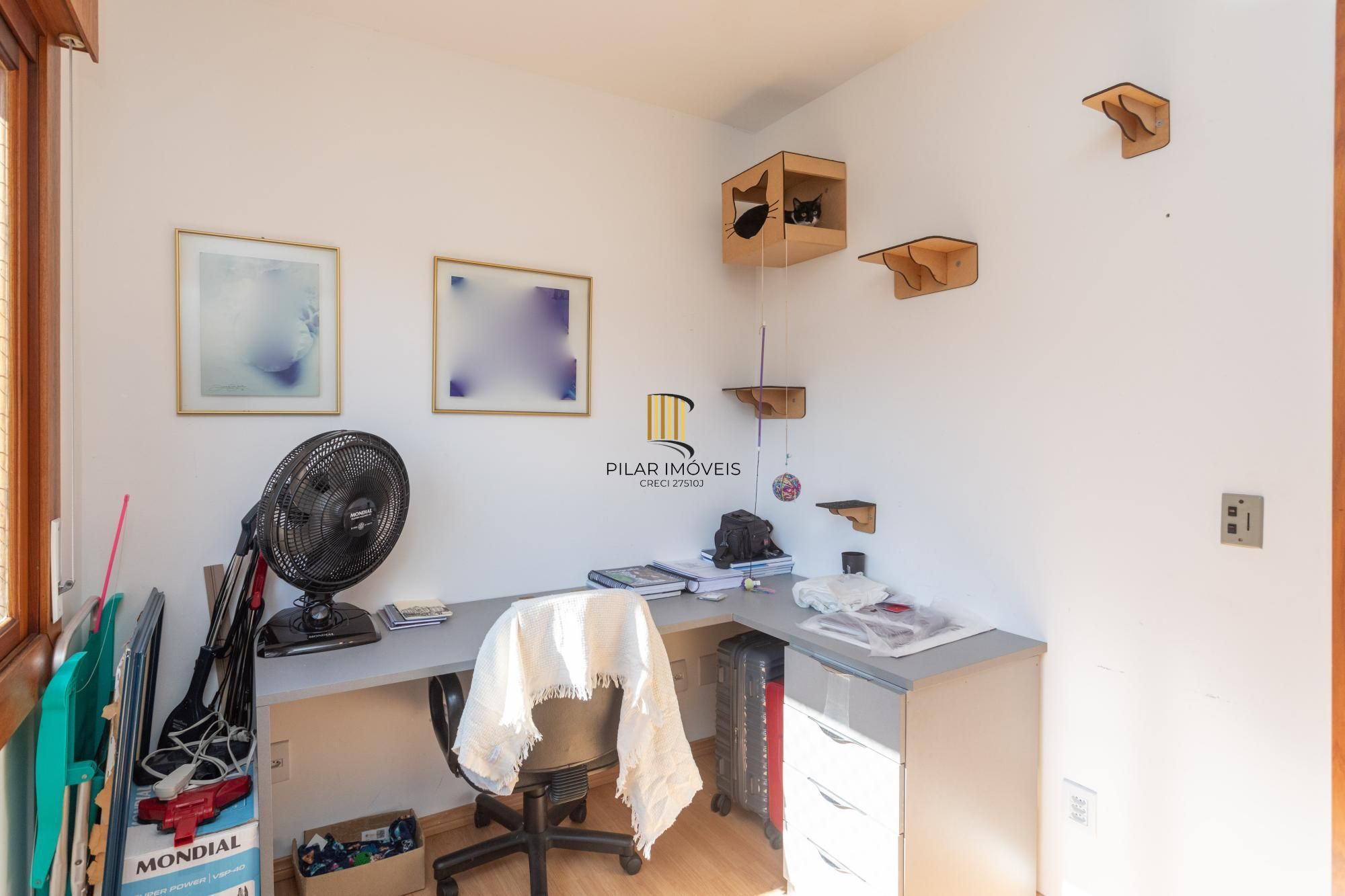 More no Petrópolis! 3 Dormitórios, Suíte, 2 Vagas e Totalmente Mobiliado