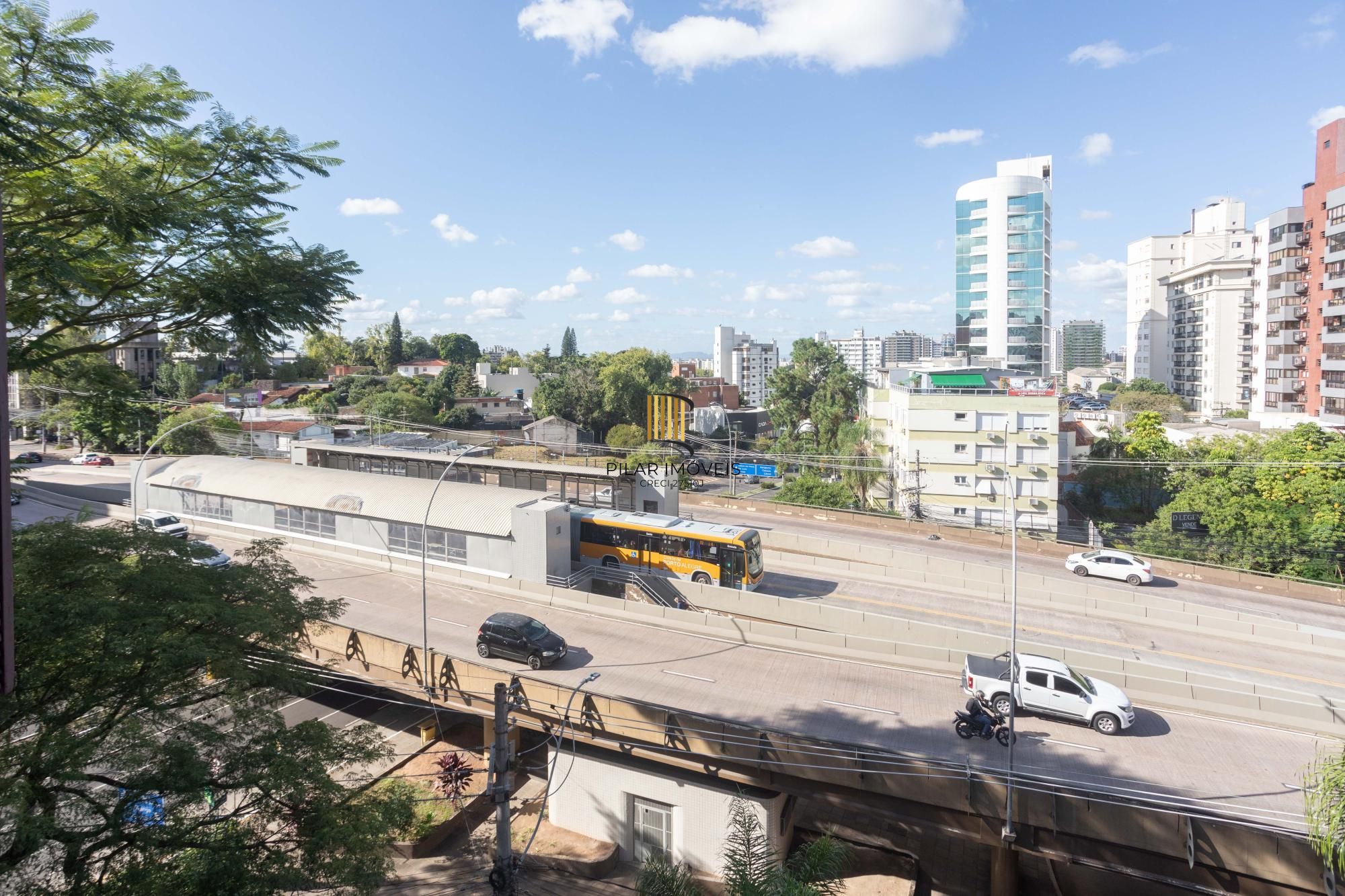 Cobertura na esquina da Nilo Peçanha com Carlos Gomes