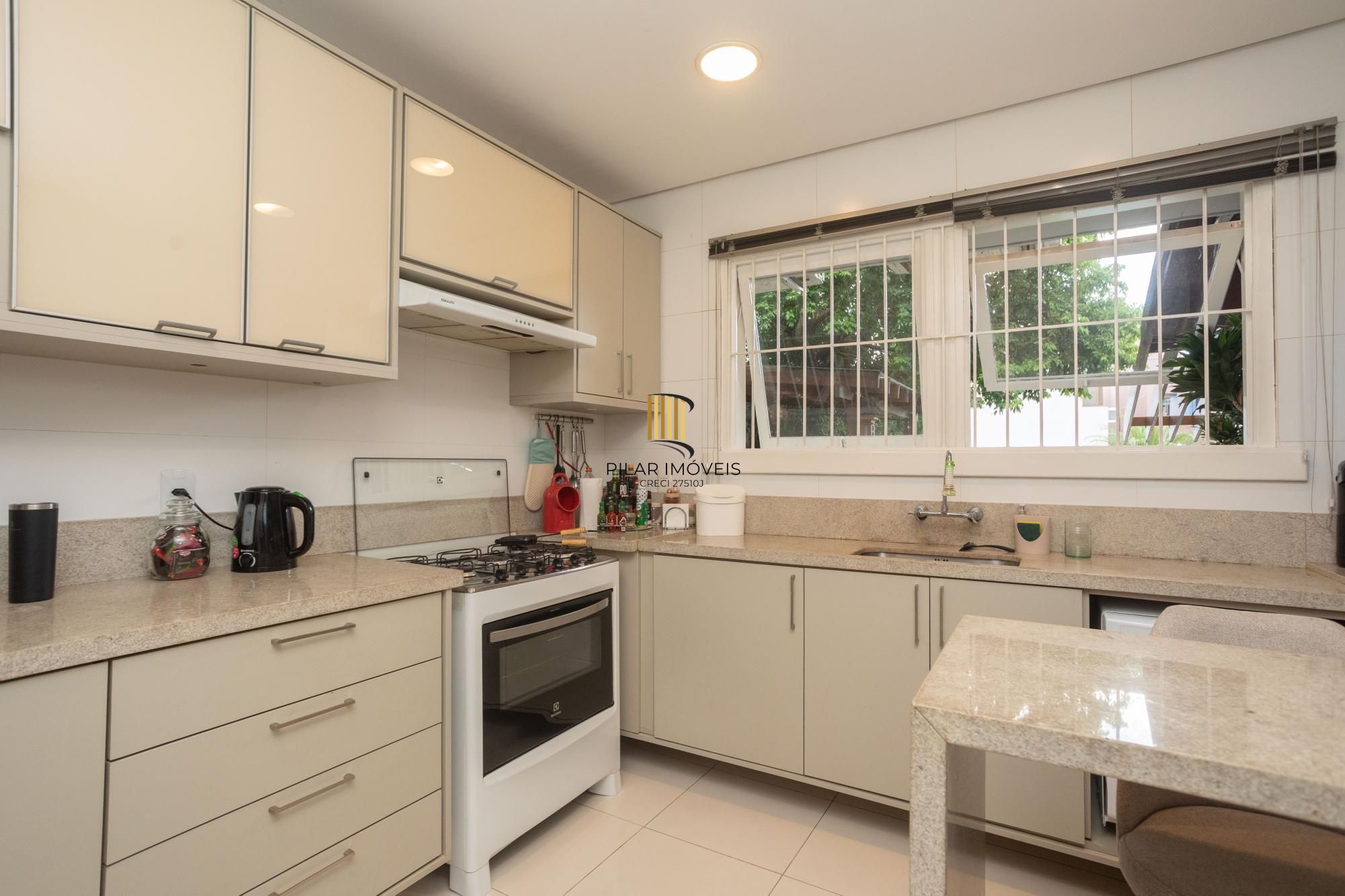 Casa com piscina no Chácara das Pedras