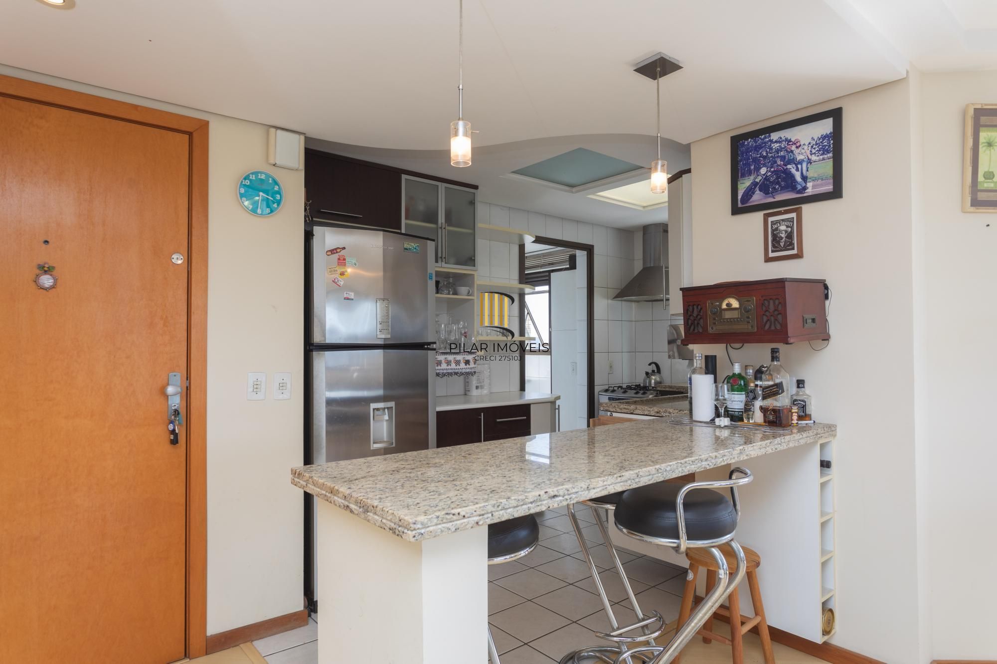 Apartamento 2 dormitórios  sendo 1 suíte e 3 vagas no Petrópolis.