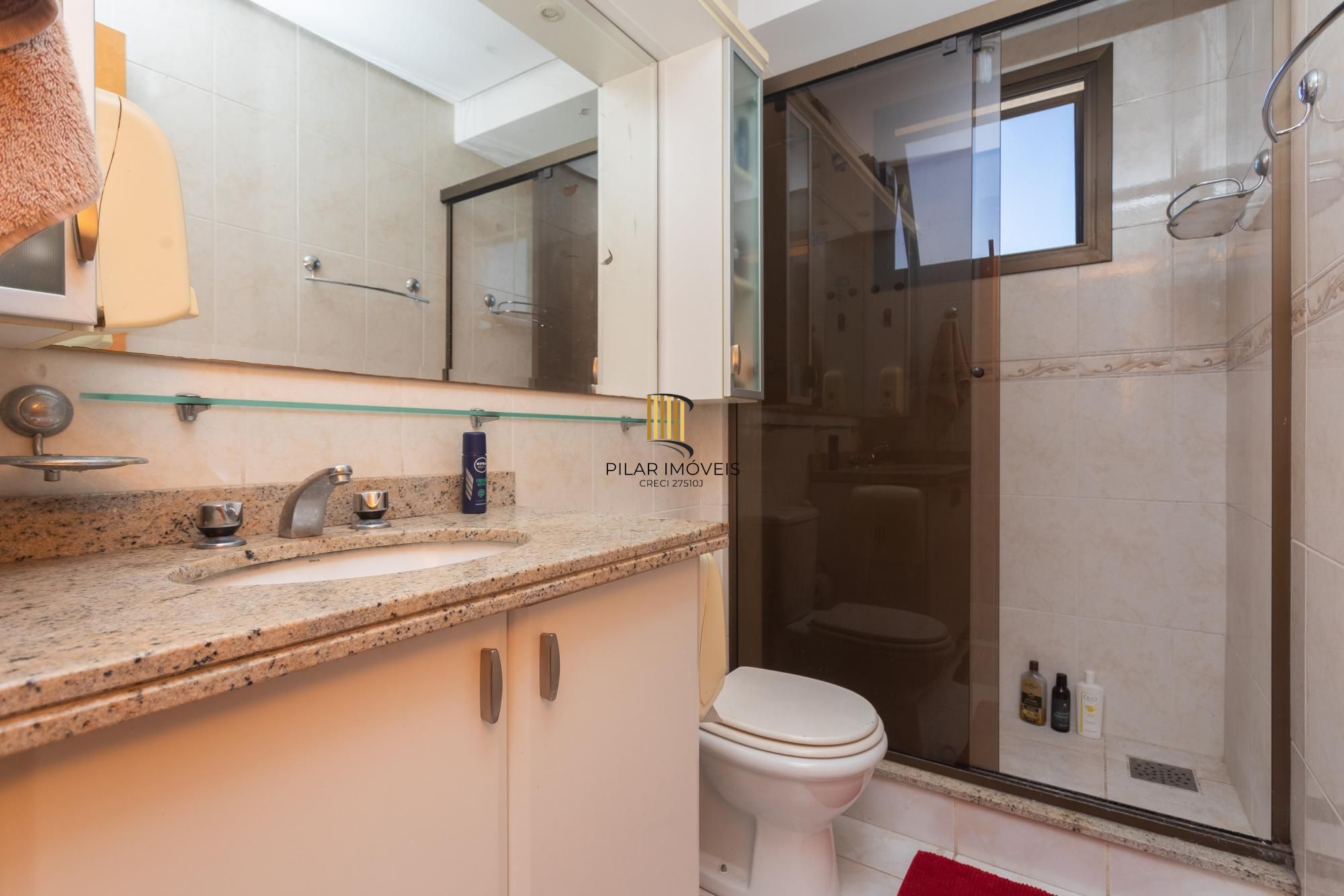 Apartamento 2 dormitórios  sendo 1 suíte e 3 vagas no Petrópolis.