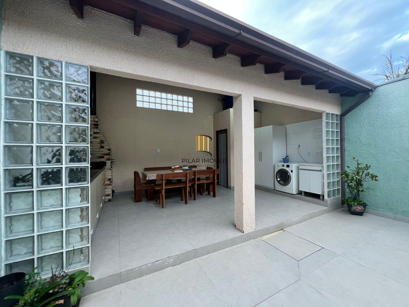 Casa na zonal de 3 dormitórios