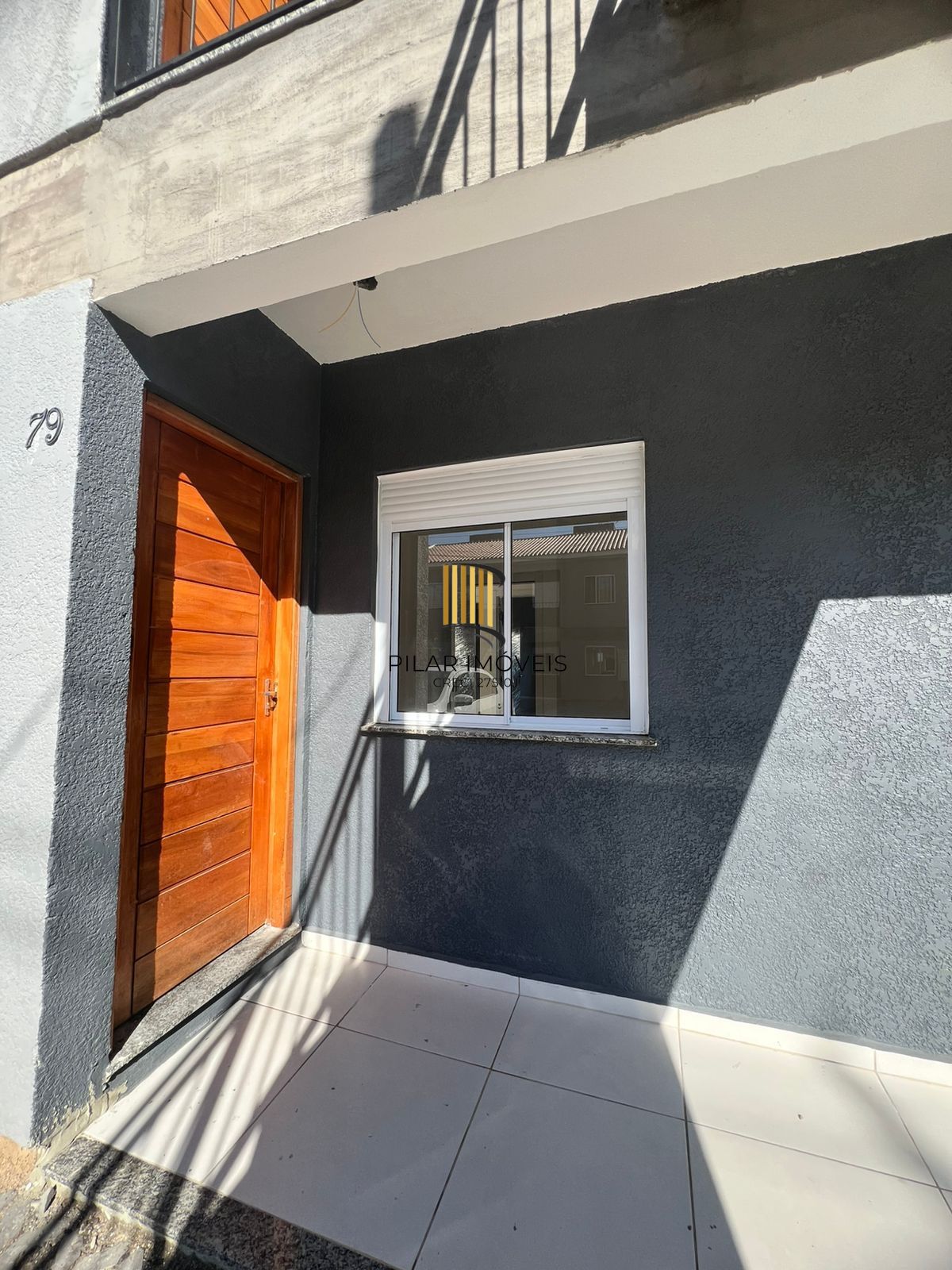 Casa em condomínio fechado com pátio na Restinga