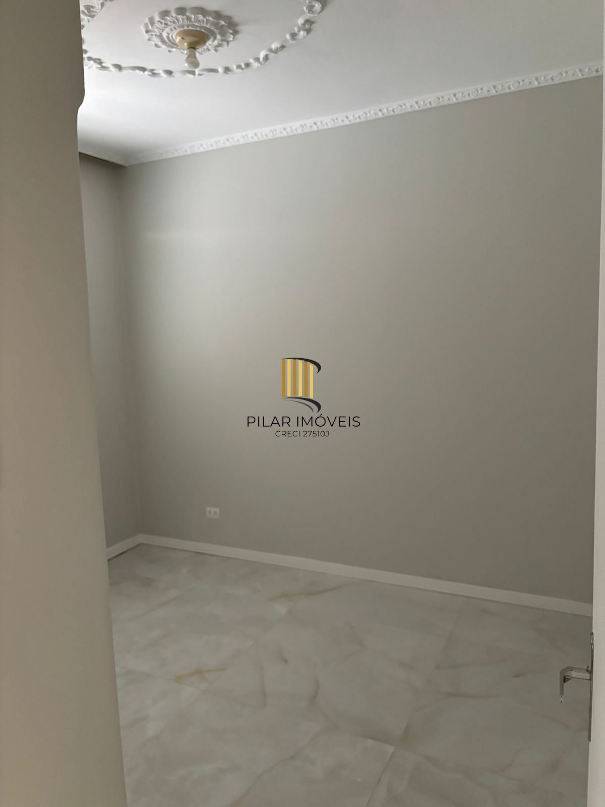 Apartamento Reformado no Menino Deus – 2 Dormitórios, Ótima Posição Solar