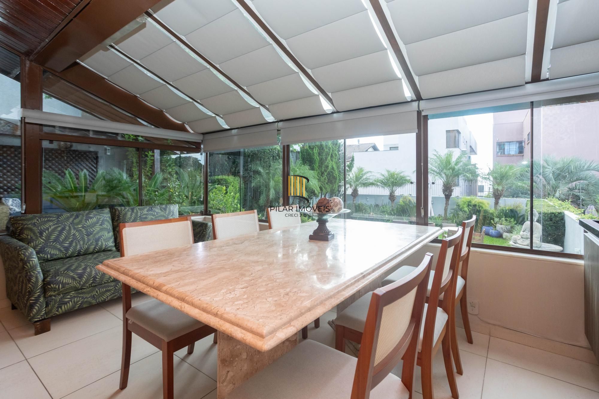 Casa com piscina no Chácara das Pedras