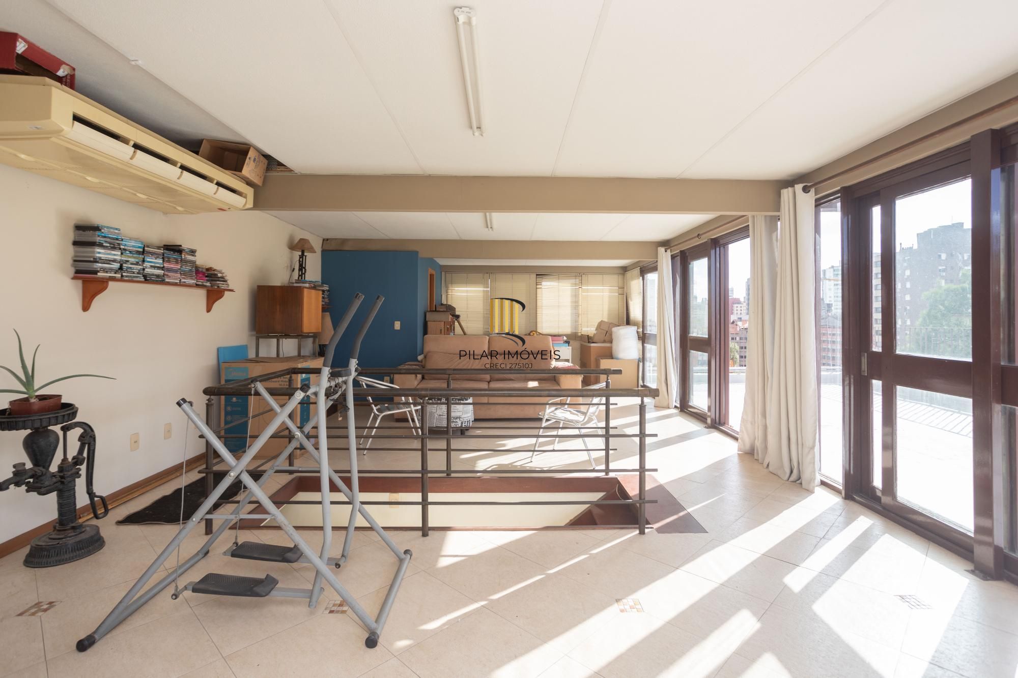 Cobertura na esquina da Nilo Peçanha com Carlos Gomes