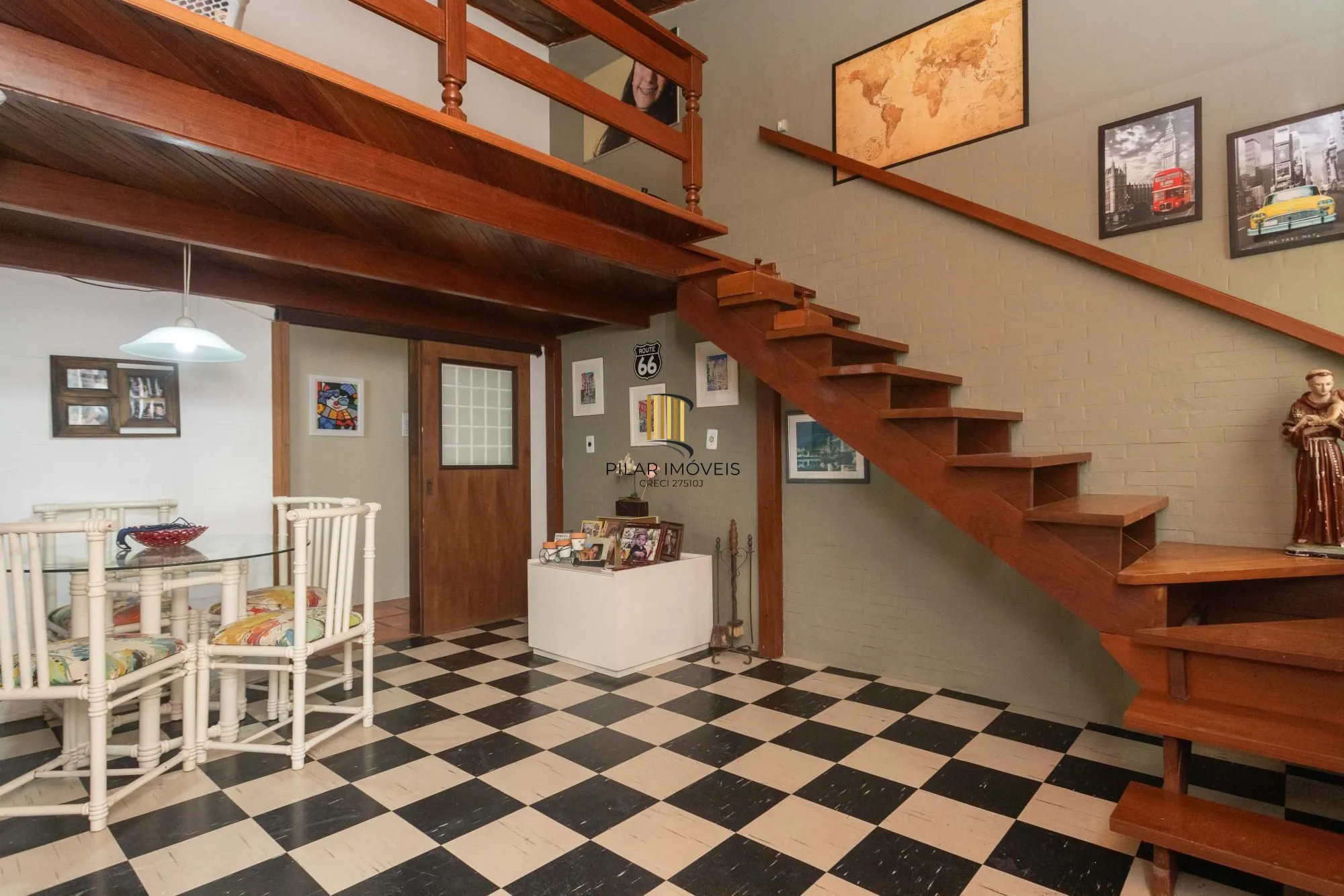 Casa em Condomínio com 5 quartos, 3 vagas e 350m²