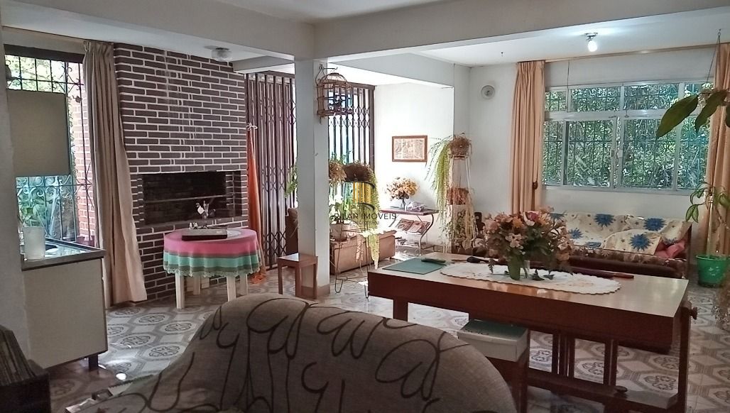 Casa 5 dormitórios no bairro Glória