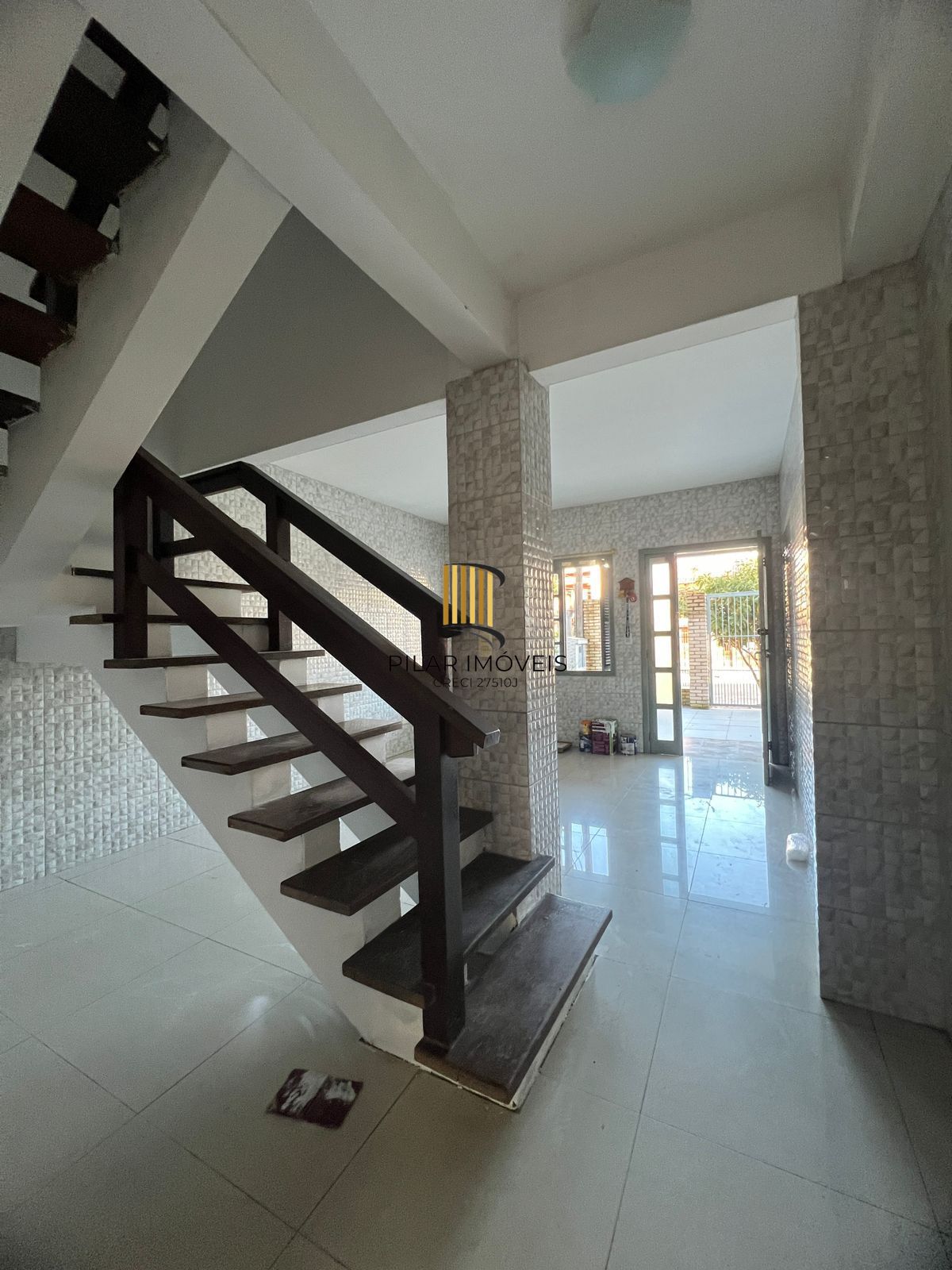 Casa à venda com 215m² na Hípica, 3 quartos sendo 1 suíte e 2 vagas