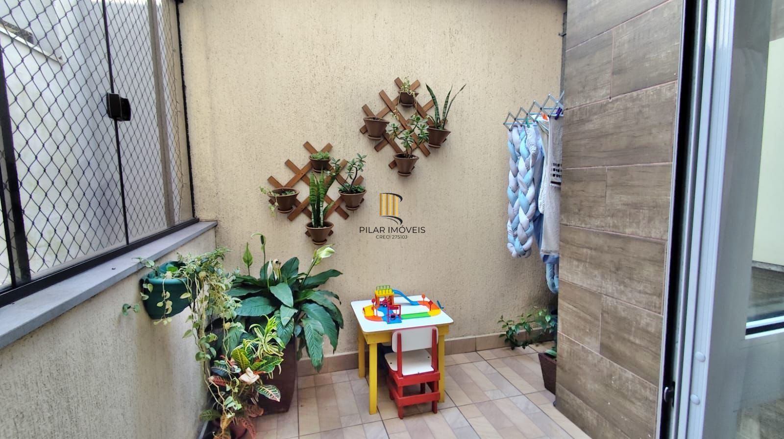 Apartamento em Cachoeirinha com suíte e sacada