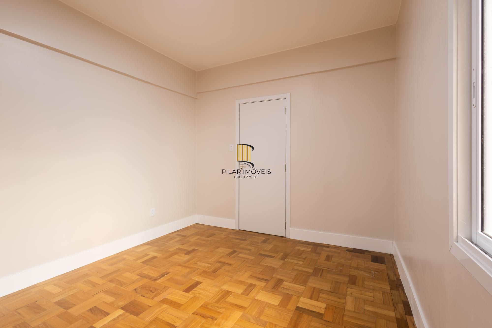 Apartamento totalmente reformado de 140m2 com vaga no Bom Fim