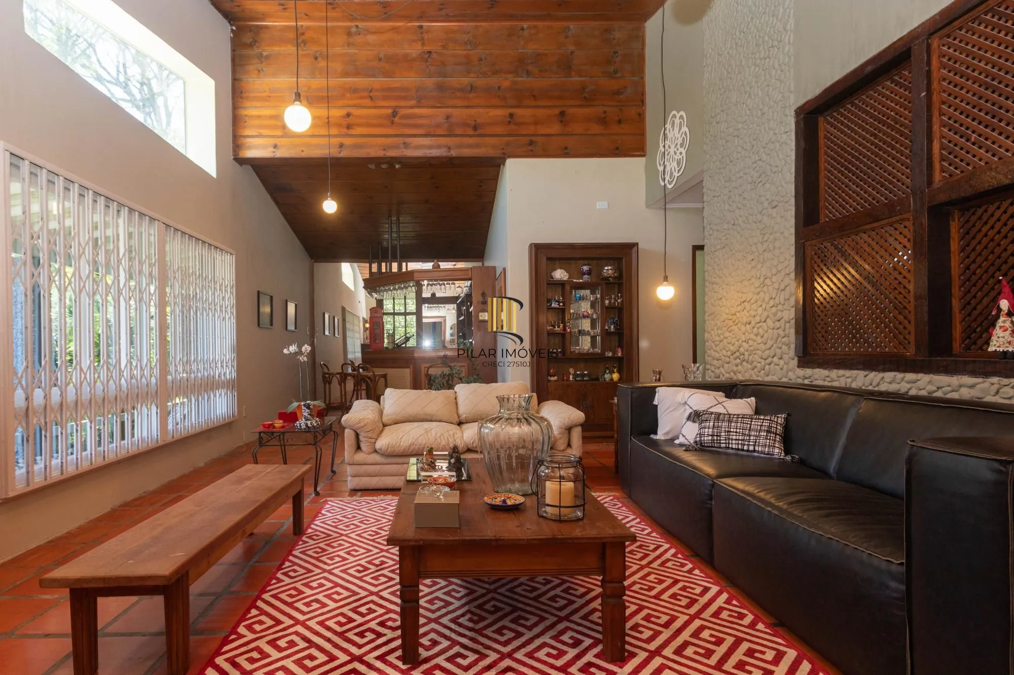 Casa em Condomínio com 5 quartos, 3 vagas e 350m² - Pilar Imóveis