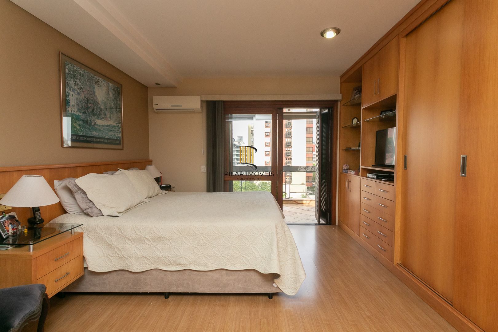 Cobertura com 3 dormitórios, mobiliada com 300 m²