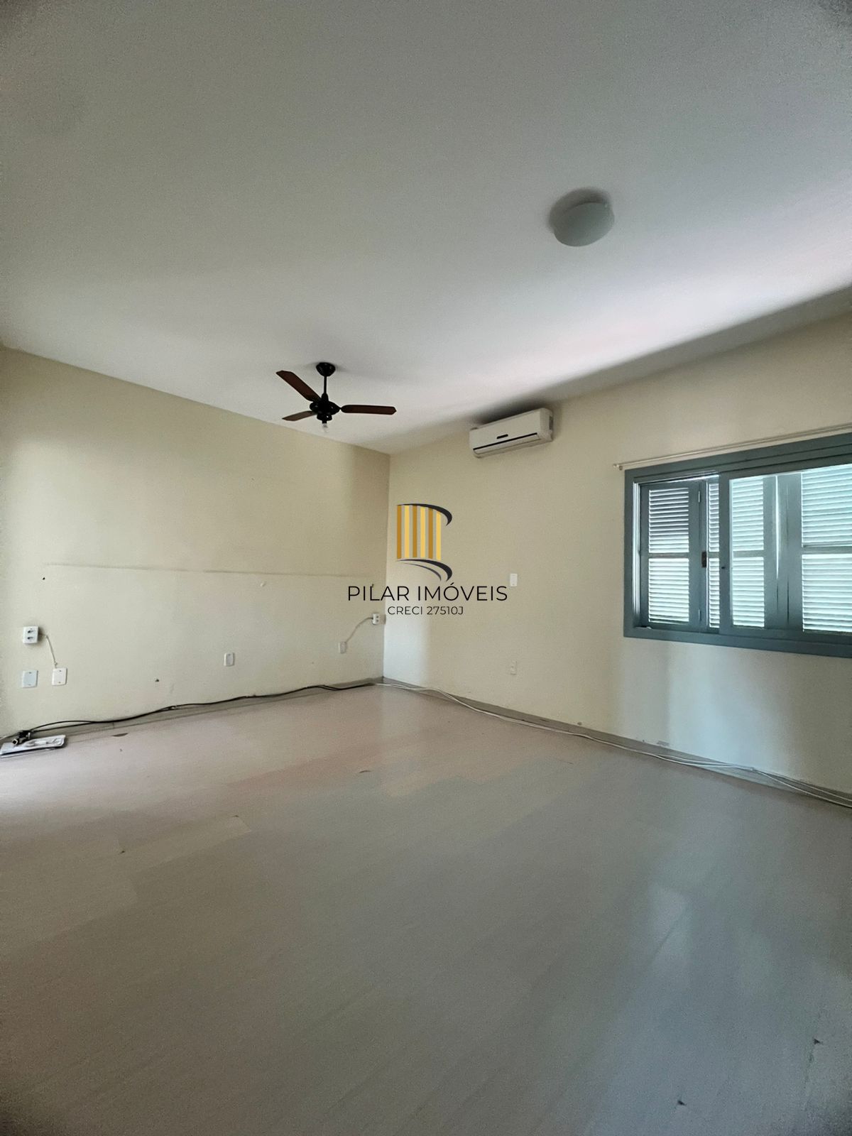 Casa à venda com 215m² na Hípica, 3 quartos sendo 1 suíte e 2 vagas