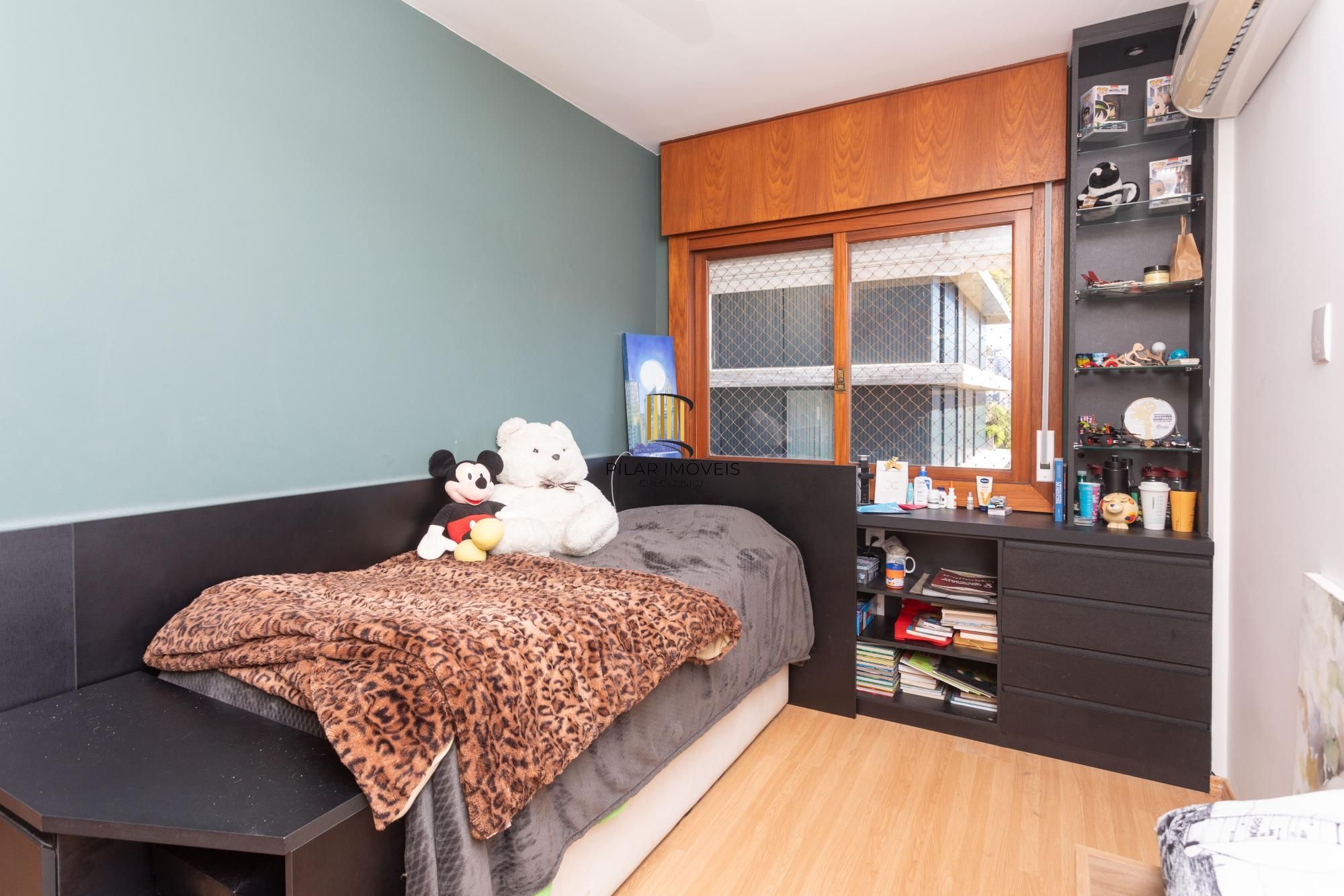 More no Petrópolis! 3 Dormitórios, Suíte, 2 Vagas e Totalmente Mobiliado