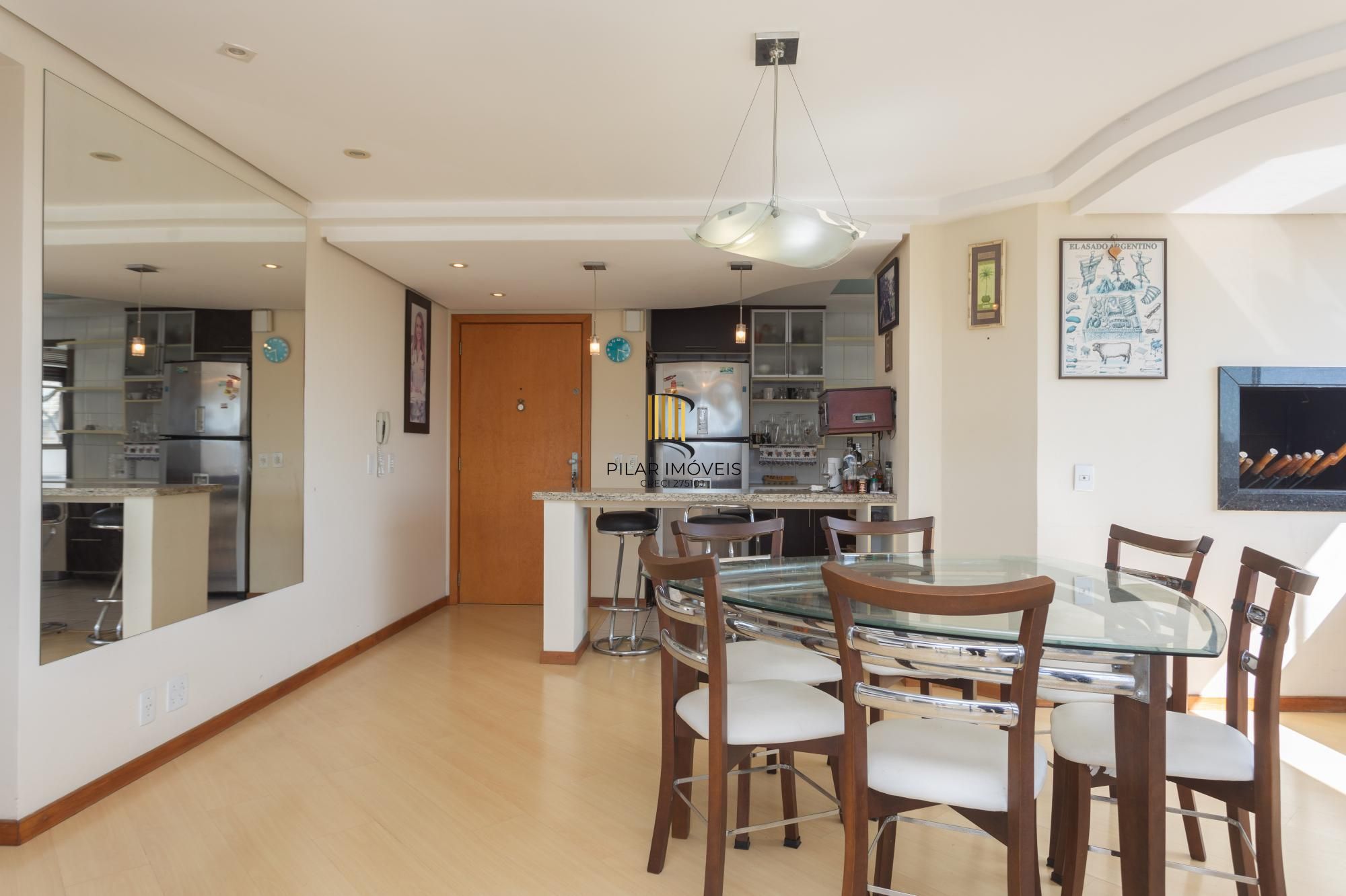 Apartamento 2 dormitórios  sendo 1 suíte e 3 vagas no Petrópolis.