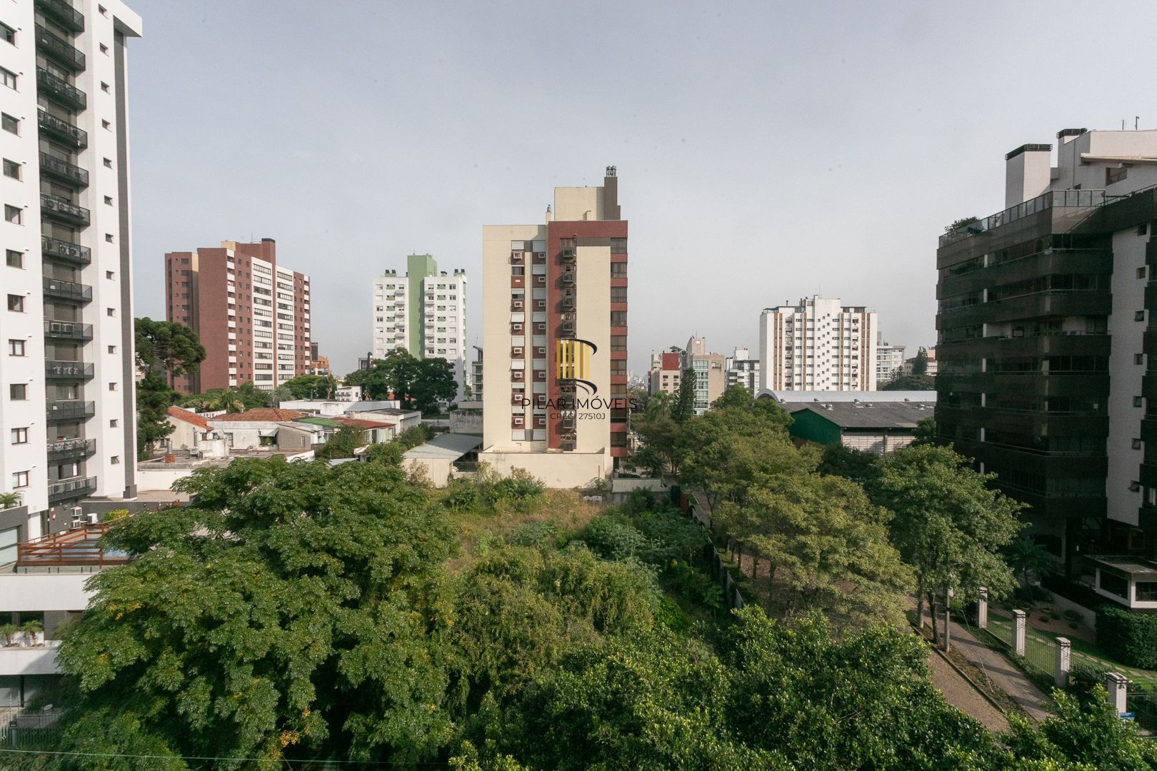 Cobertura com 3 dormitórios, mobiliada com 300 m²