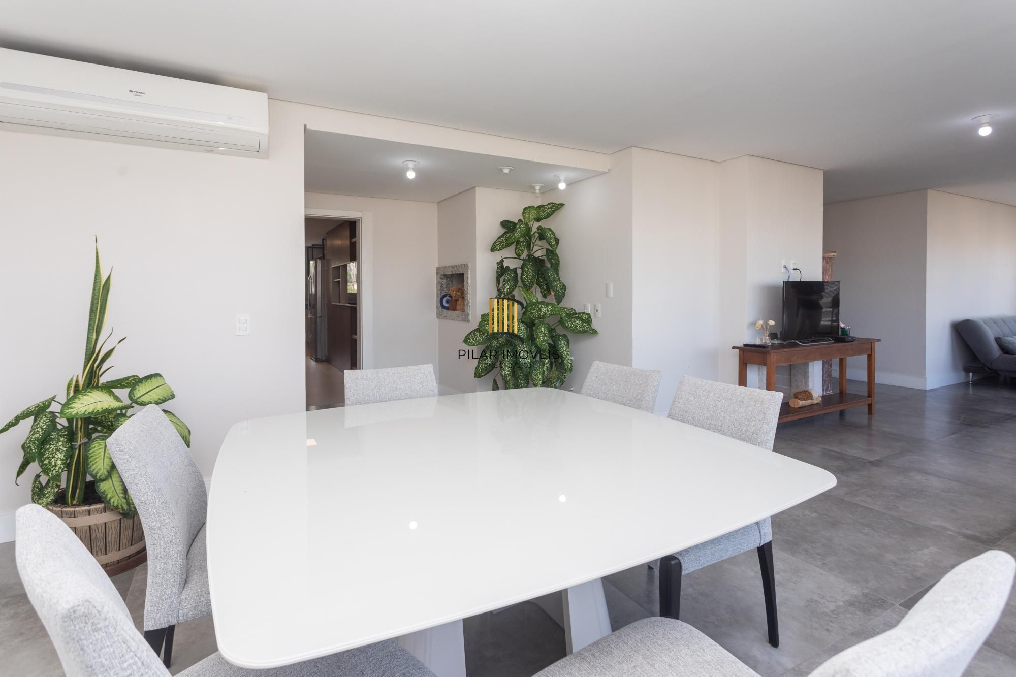 Apartamento com 207 m2 no Rio Branco com 3 vagas