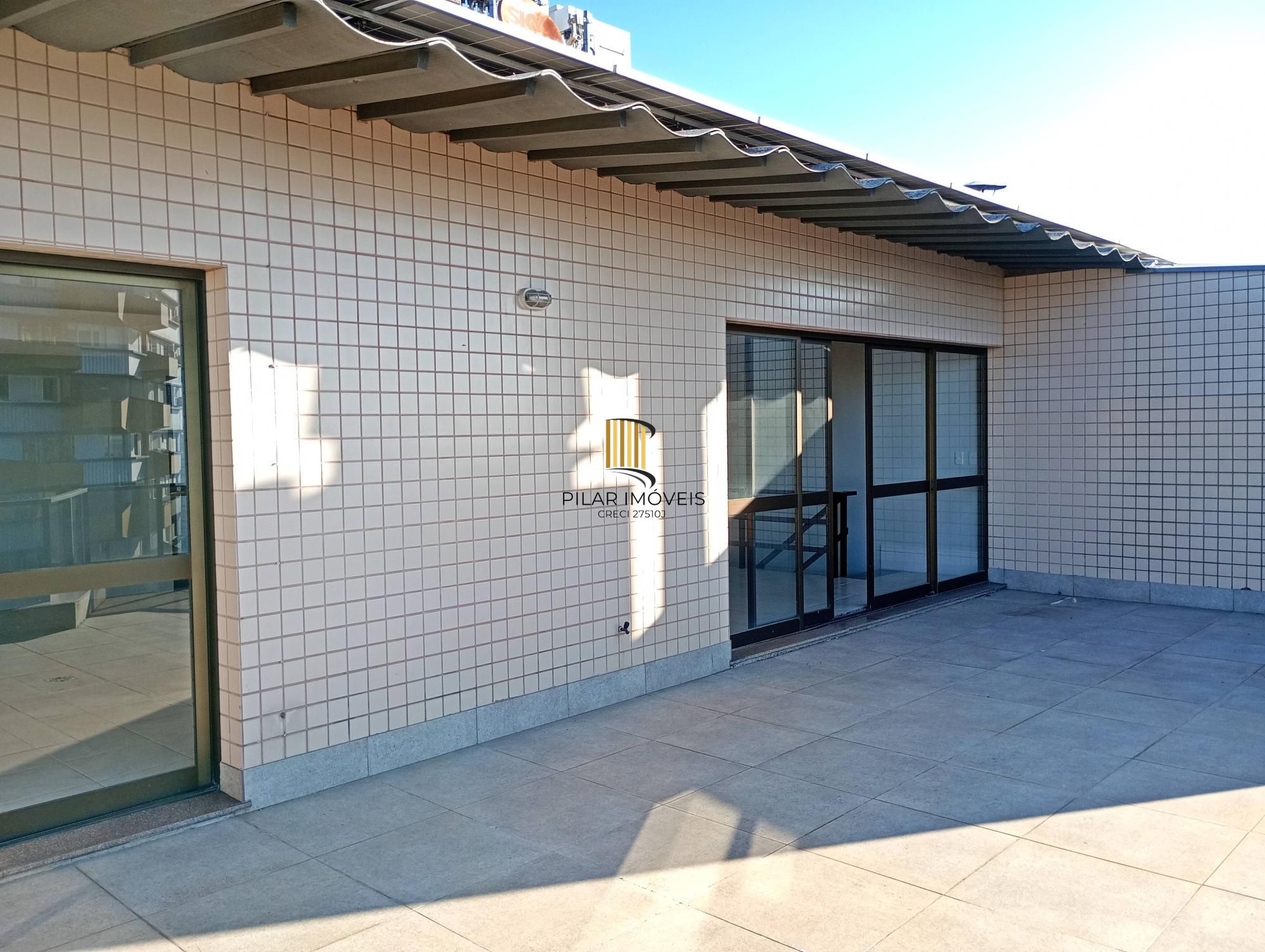 Cobertura com vista para o Guaíba, suíte e 2 vagas