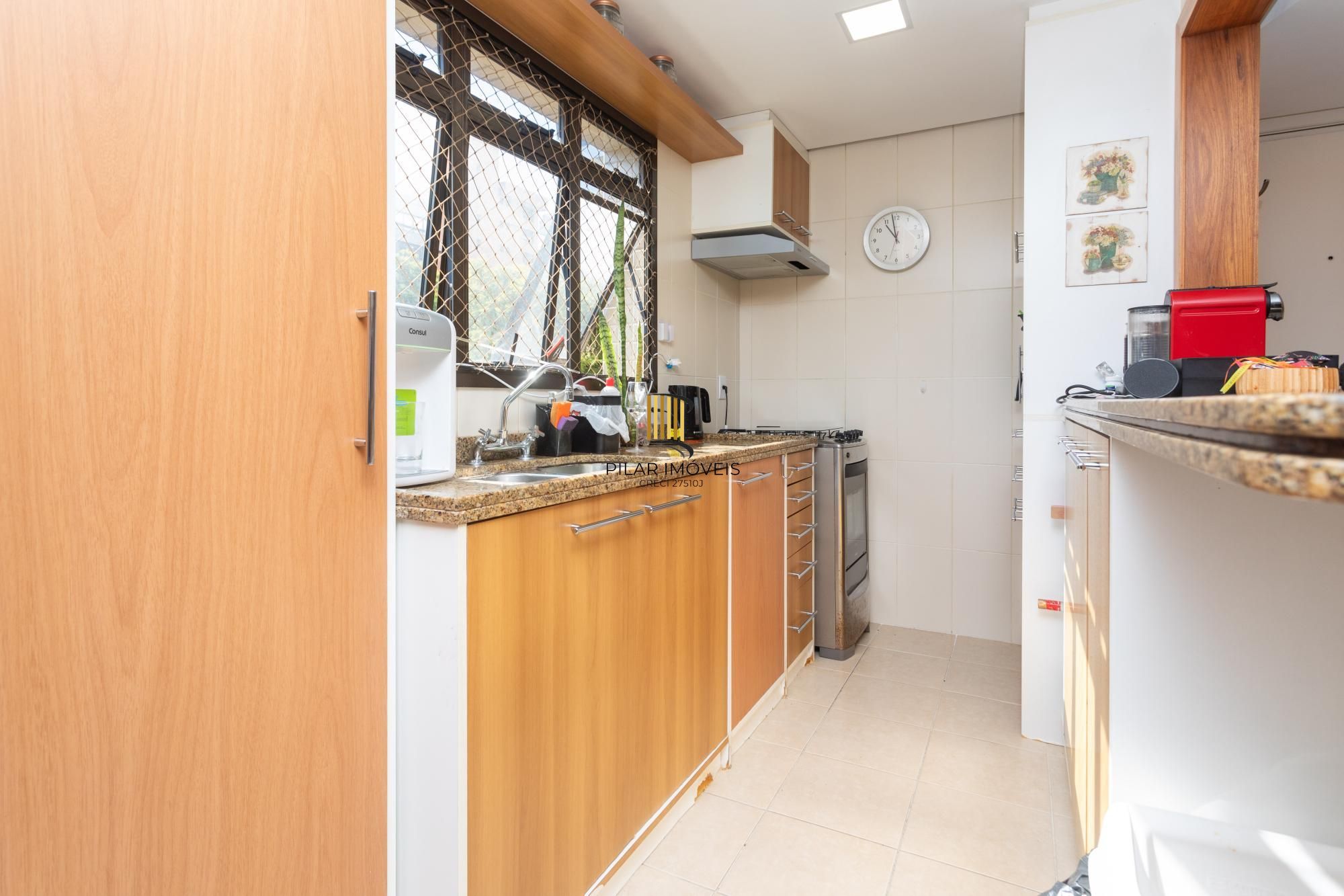 More no Petrópolis! 3 Dormitórios, Suíte, 2 Vagas e Totalmente Mobiliado