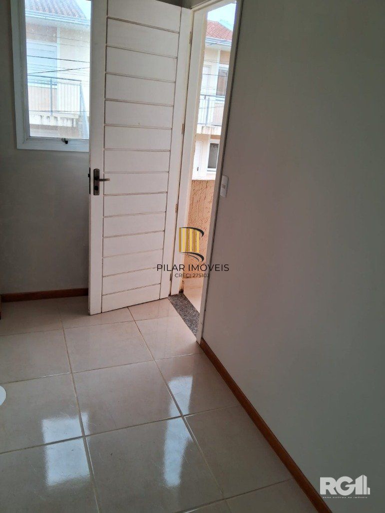 Casa 2 Dormitórios no Bairro Hípica