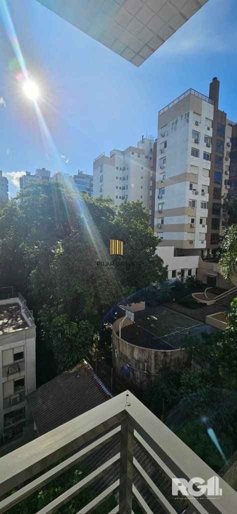 Lindo Apartamento Mobiliado de 1 domitório com 1 Suíte e Sacada