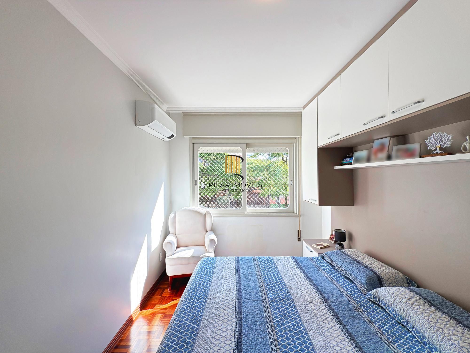 Apto 82m² 3 quartos, sendo um de empregada com suíte, prédio com elevador e vaga de garagem.