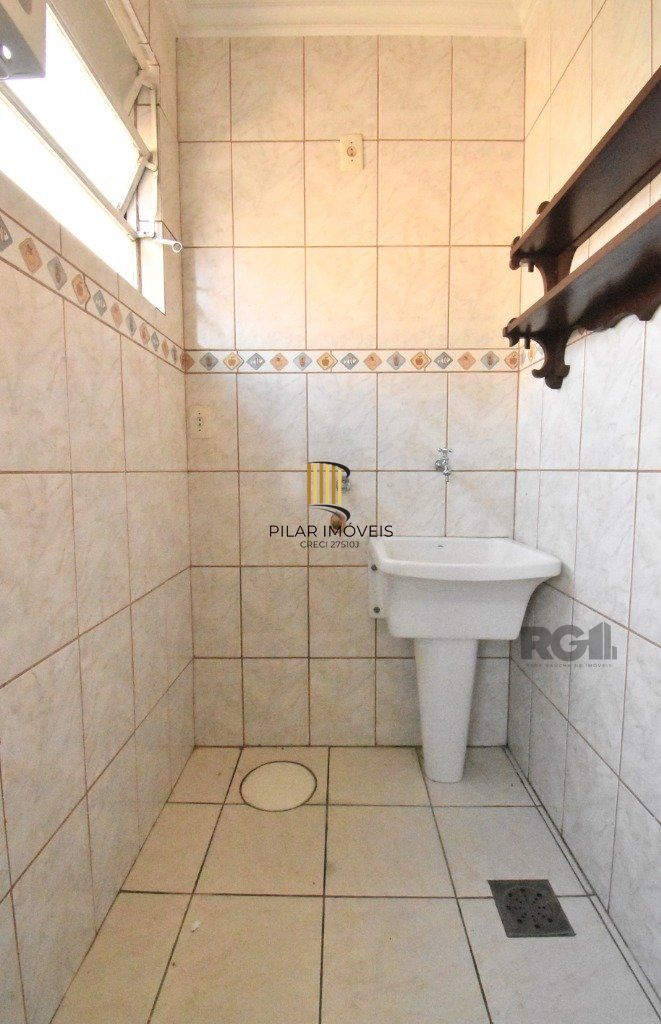 Imóvel 2 dormitórios no Menino Deus com 58,49m²  SEMI-MOBILIADO COM BOX