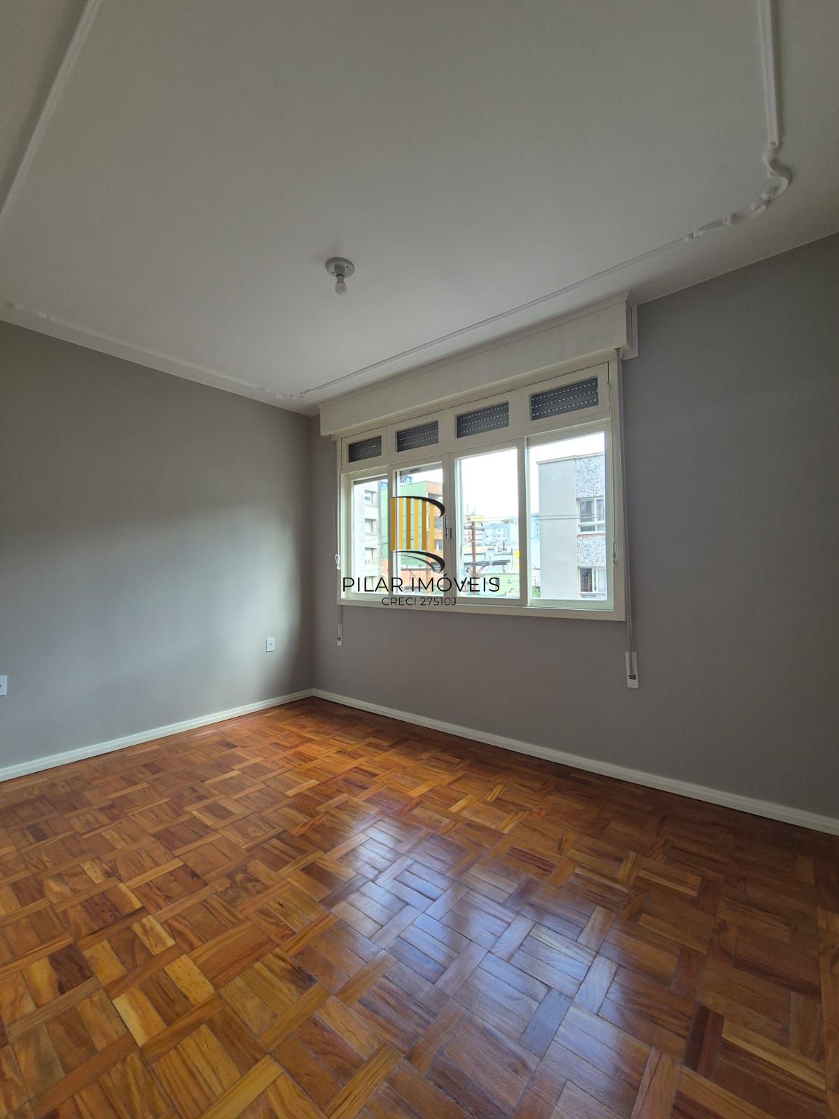 Apto 2D com dependencia completa na Cidade Baixa