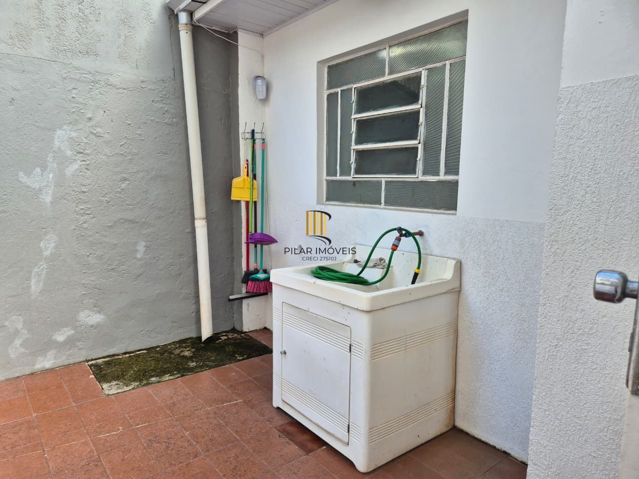 Casa comercial no miolo do bairro Menino Deus