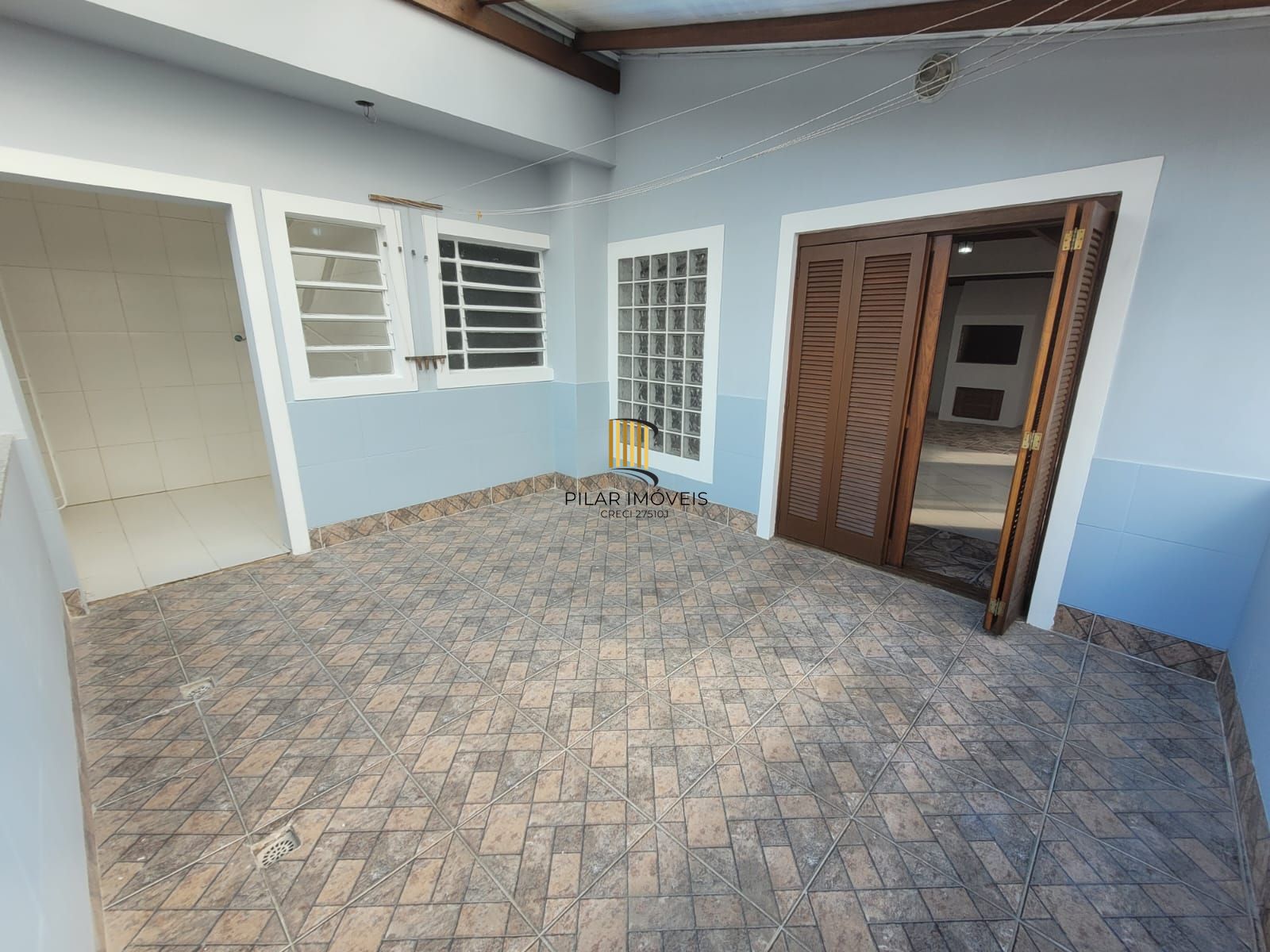 Casa no bairro Ipanema com 291 m² de área privativa e 8 garagens