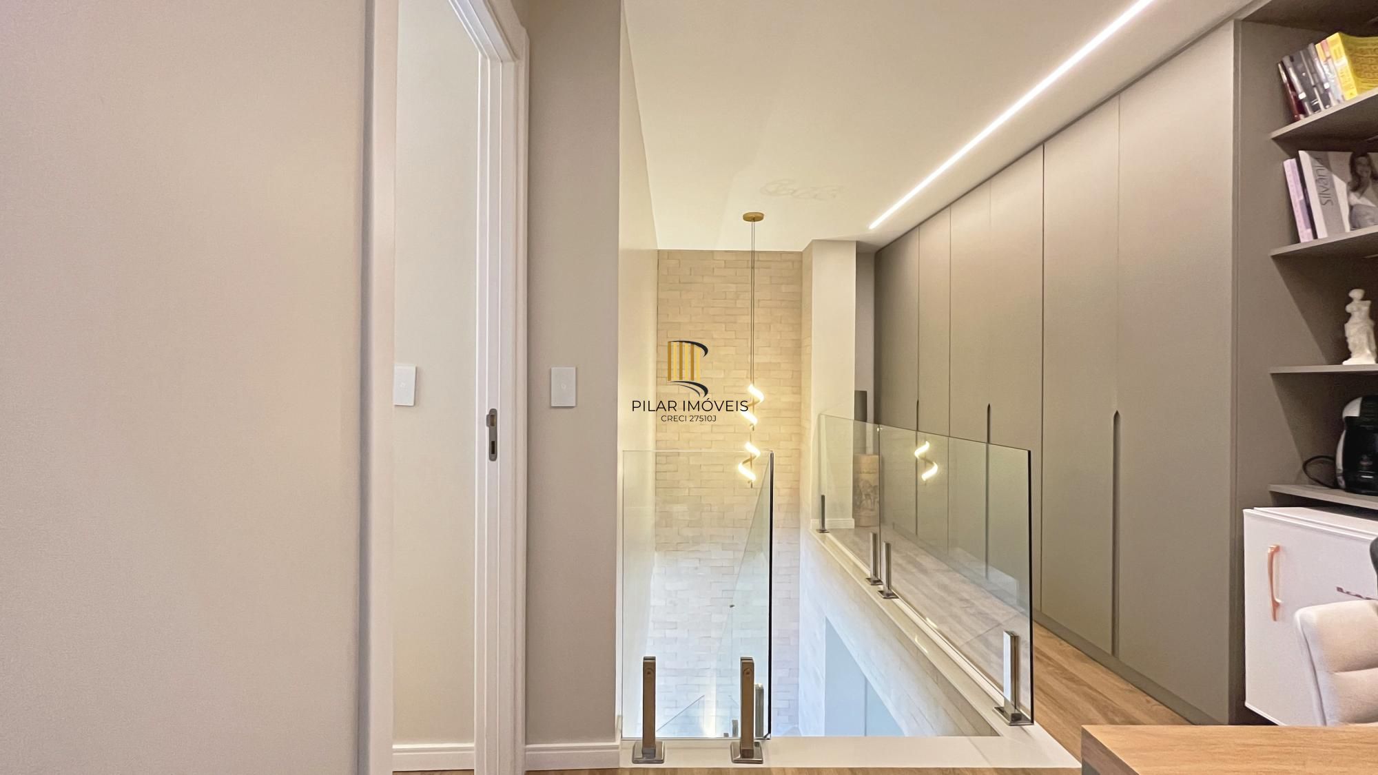 Duplex, mobiliado, andar alto de 2 dormitórios; 2 vagas