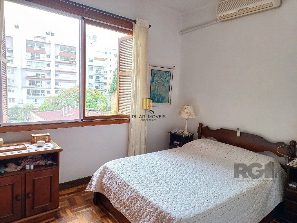 Casa averbada, ampla e ensolarada!