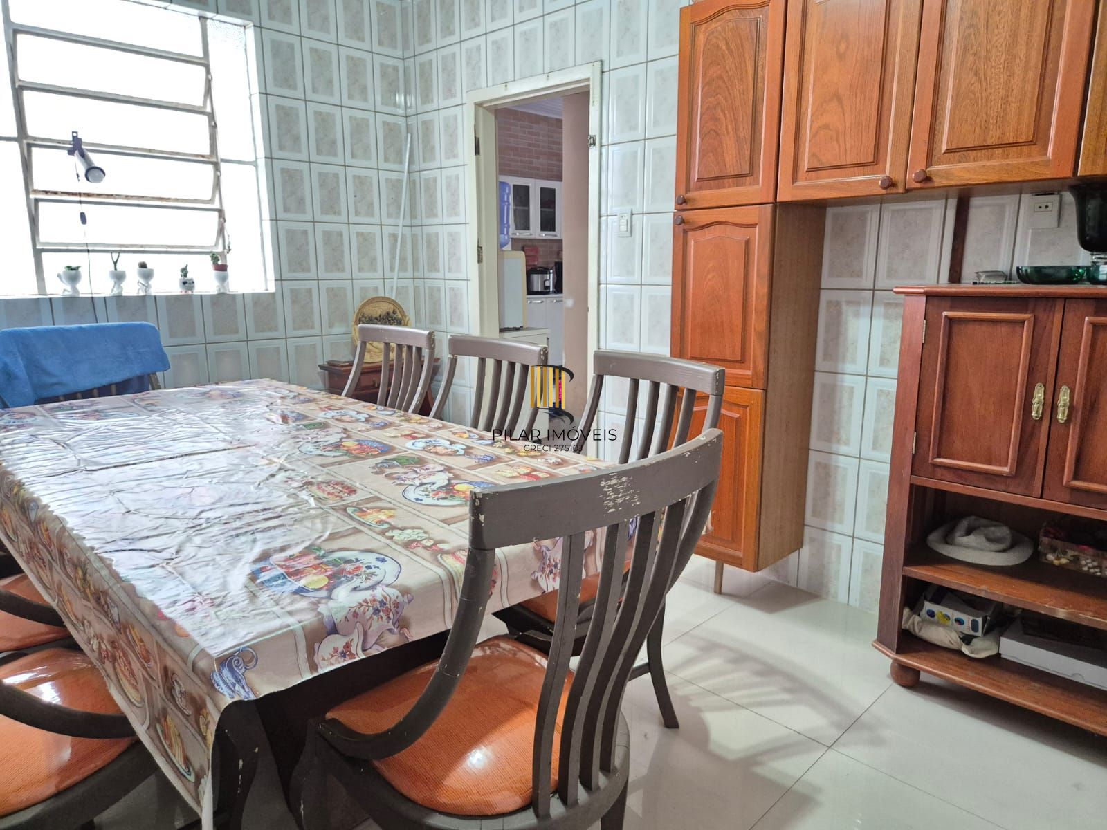 Casa térrea com pátio aos fundos