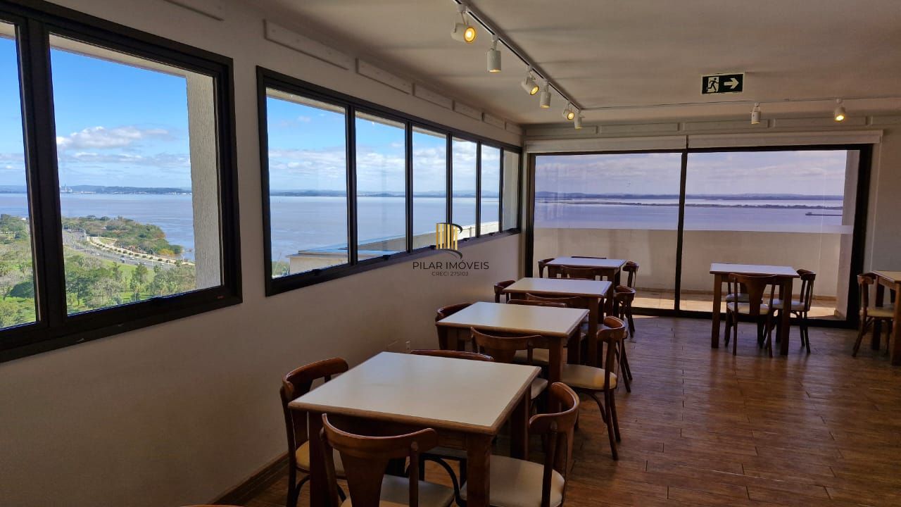 Apartamento de frente para o Guaíba/Parque Marinha do Brasil, com 3 dormitórios, 2 garagens cobertas