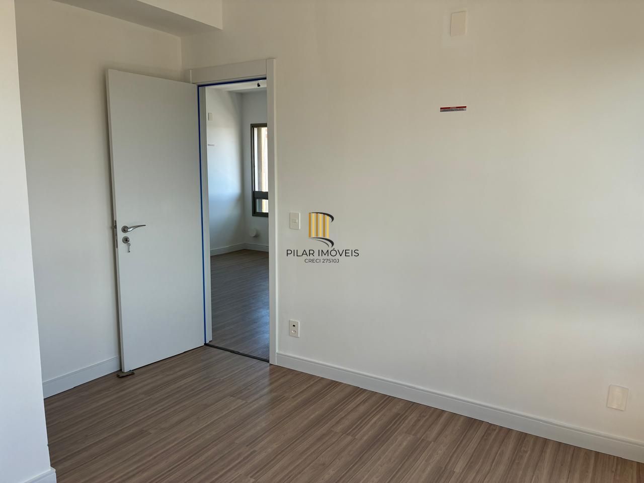 Lindo imóvel 2 dormitórios, 1 suíte, 64 m2, vaga de garagem no bairro Praia de Belas