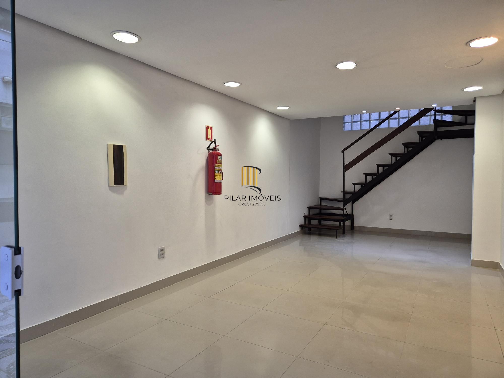 Sala reformada com Mezanino - Pilar Imóveis
