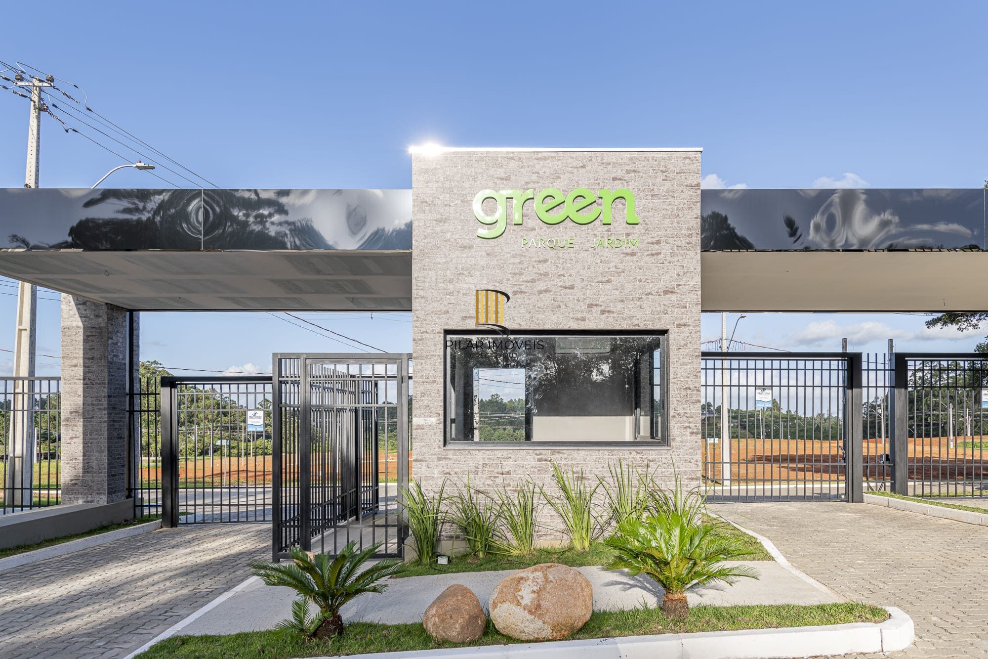 Terreno de esquina no condomínio Green Parque Jardim
